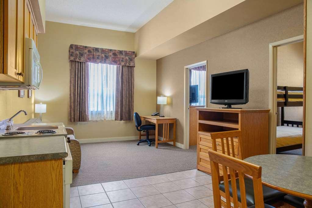 Days & By Wyndham West 3*